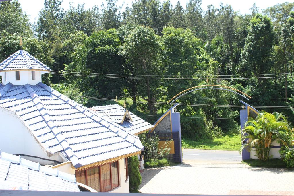 Wayanad Gate Resort Манантавади Екстер'єр фото